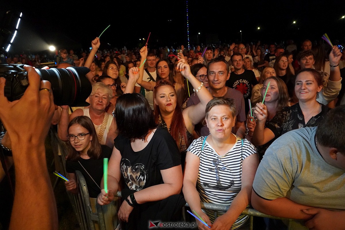 Dożynki gminne w Olszewie-Borkach - Łukasz Zagrobelny z zespołem [26.08.2023] - zdjęcie #59 - eOstroleka.pl