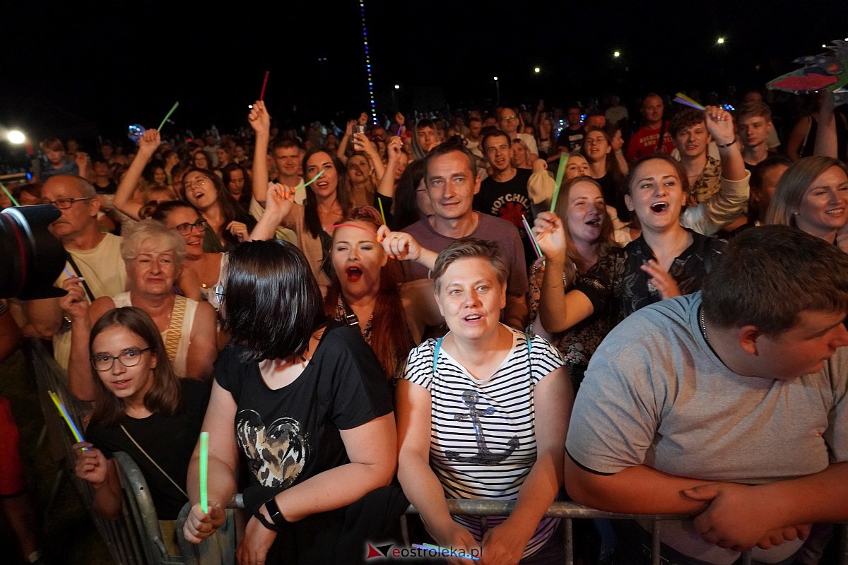 Dożynki gminne w Olszewie-Borkach - Łukasz Zagrobelny z zespołem [26.08.2023] - zdjęcie #58 - eOstroleka.pl