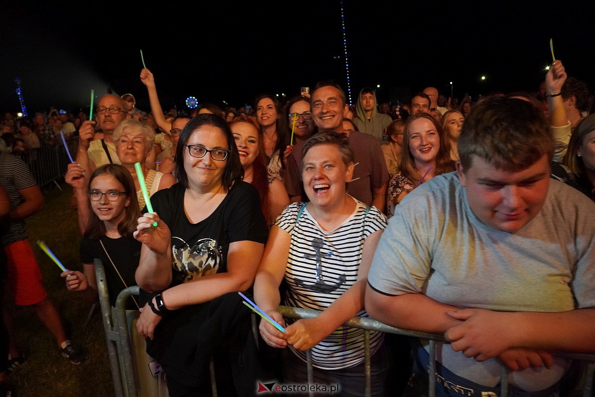 Dożynki gminne w Olszewie-Borkach - Łukasz Zagrobelny z zespołem [26.08.2023] - zdjęcie #54 - eOstroleka.pl