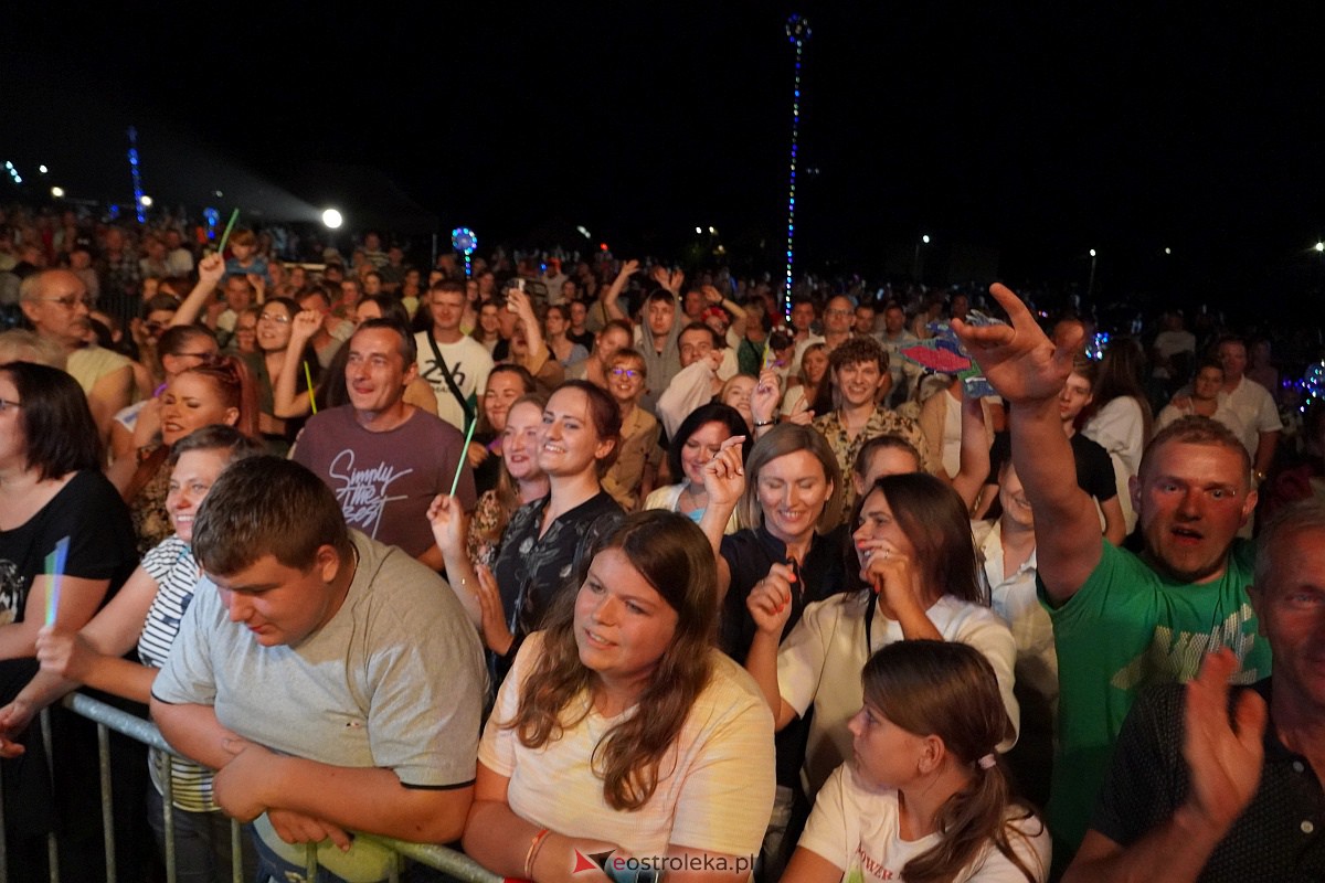 Dożynki gminne w Olszewie-Borkach - Łukasz Zagrobelny z zespołem [26.08.2023] - zdjęcie #53 - eOstroleka.pl