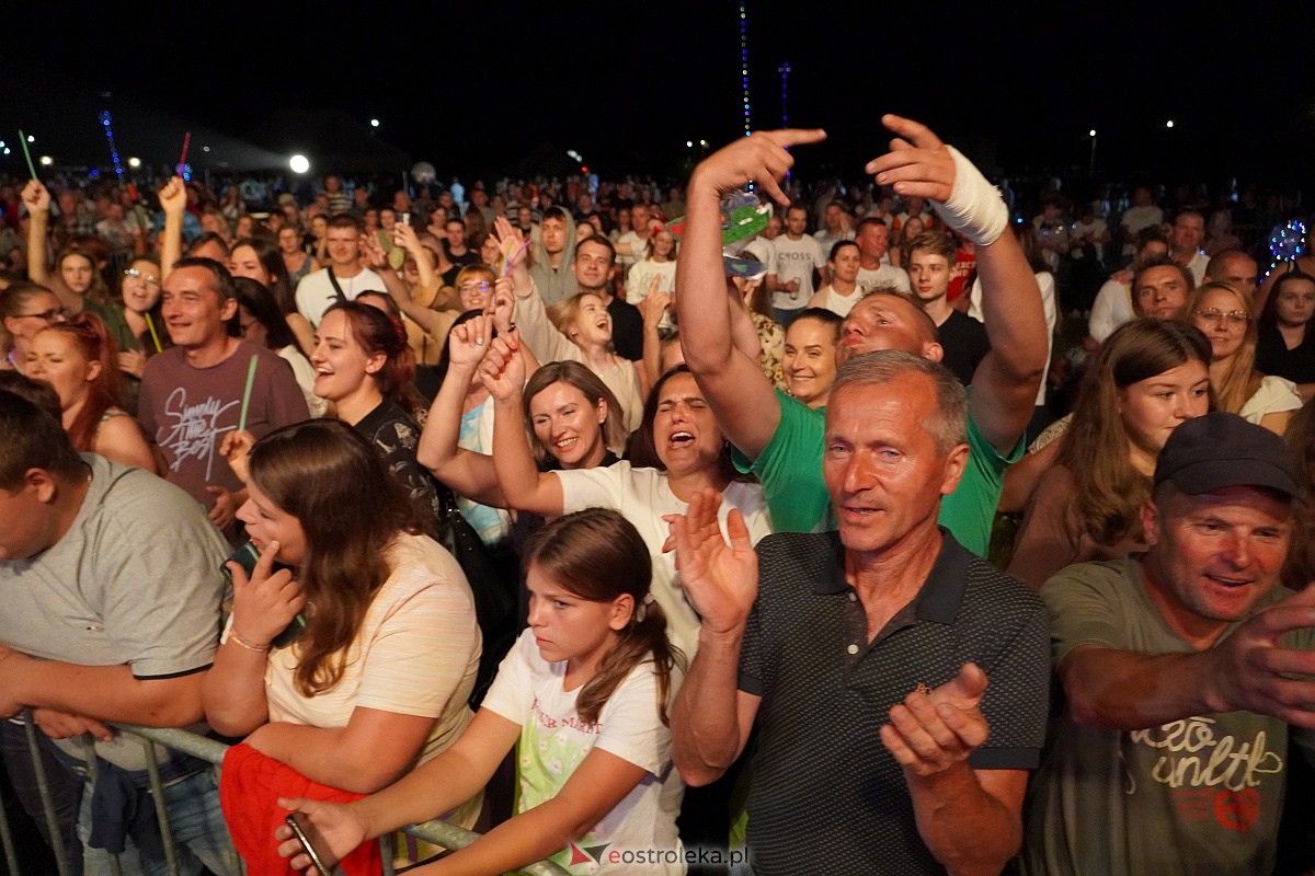Dożynki gminne w Olszewie-Borkach - Łukasz Zagrobelny z zespołem [26.08.2023] - zdjęcie #52 - eOstroleka.pl