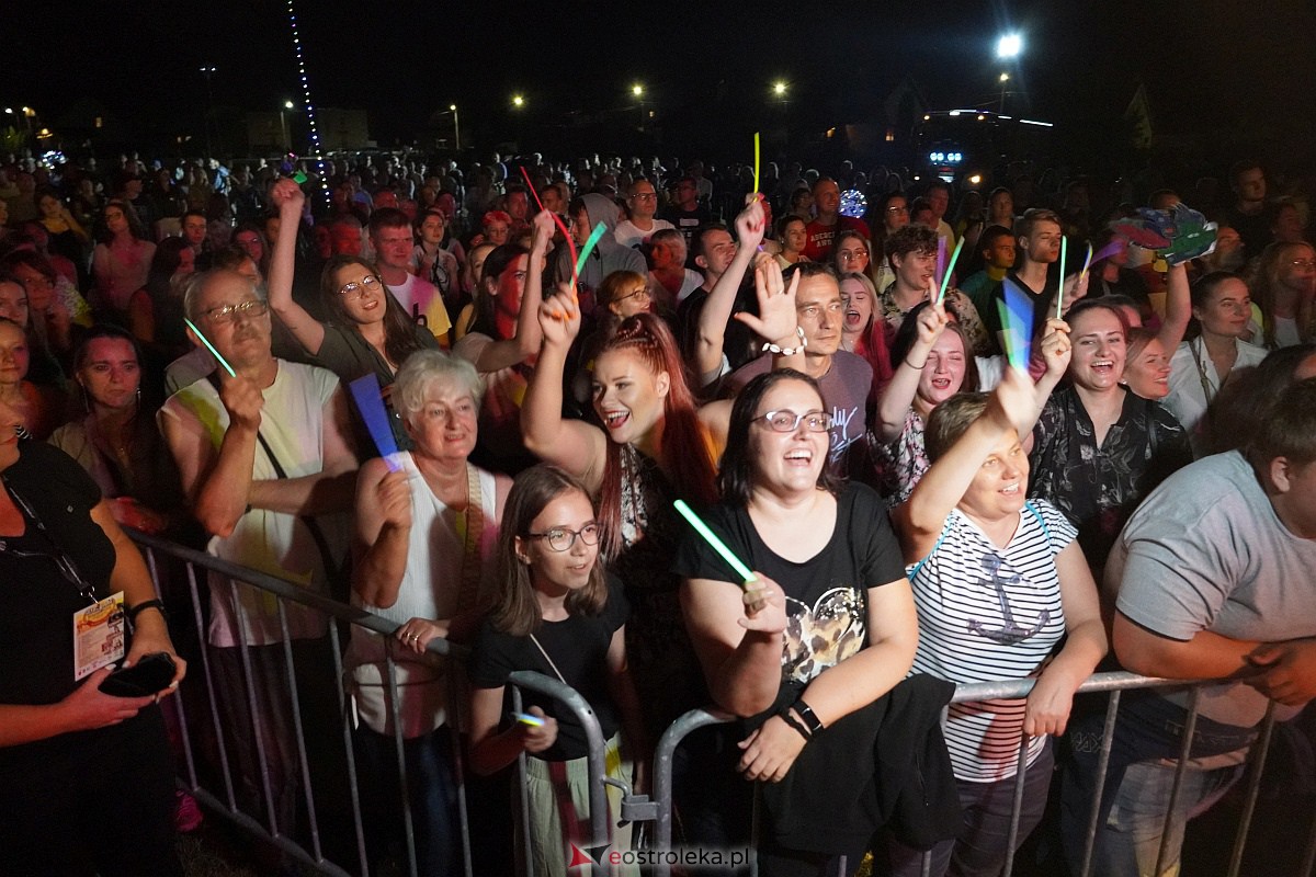 Dożynki gminne w Olszewie-Borkach - Łukasz Zagrobelny z zespołem [26.08.2023] - zdjęcie #48 - eOstroleka.pl