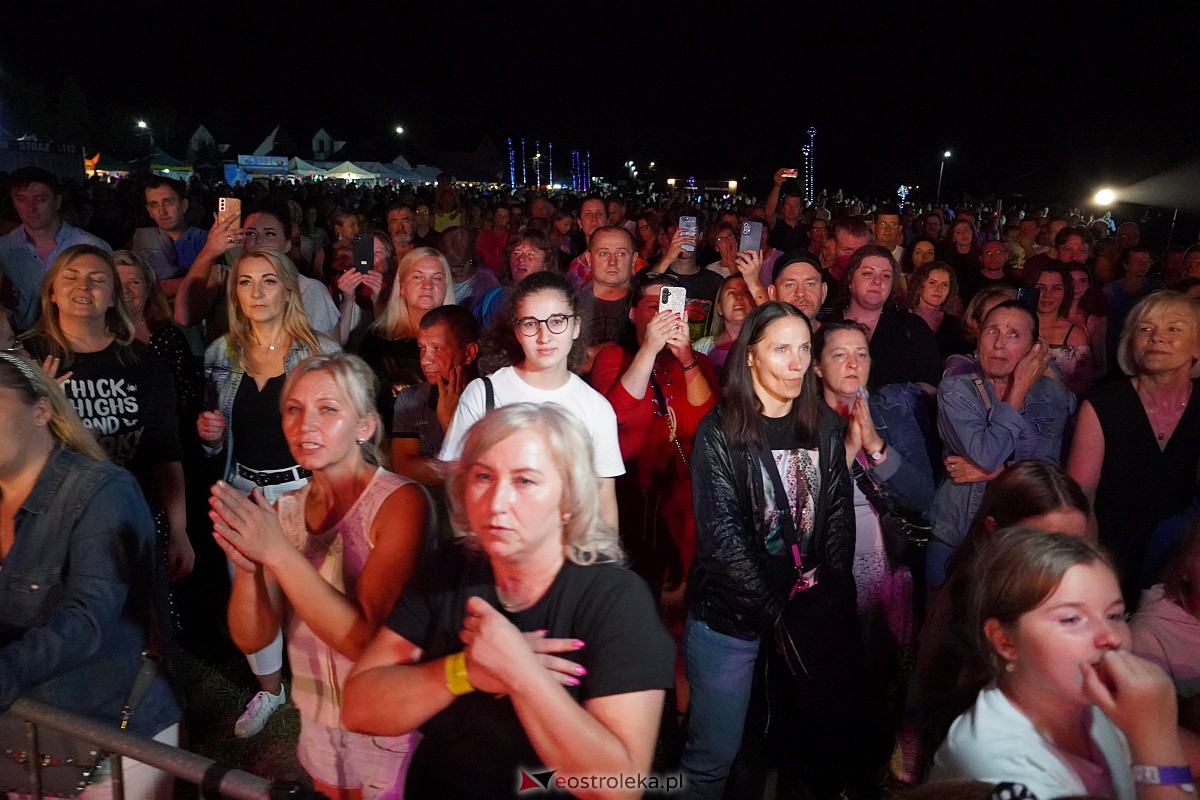 Dożynki gminne w Olszewie-Borkach - Łukasz Zagrobelny z zespołem [26.08.2023] - zdjęcie #47 - eOstroleka.pl