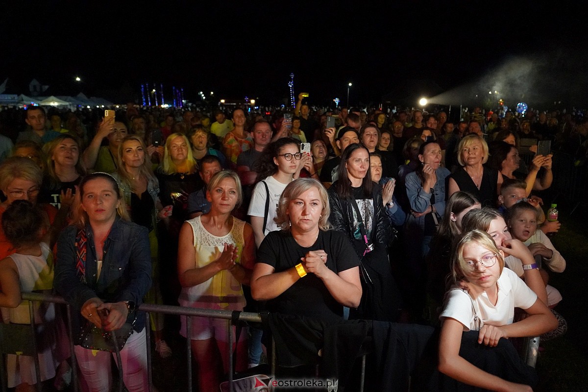 Dożynki gminne w Olszewie-Borkach - Łukasz Zagrobelny z zespołem [26.08.2023] - zdjęcie #45 - eOstroleka.pl
