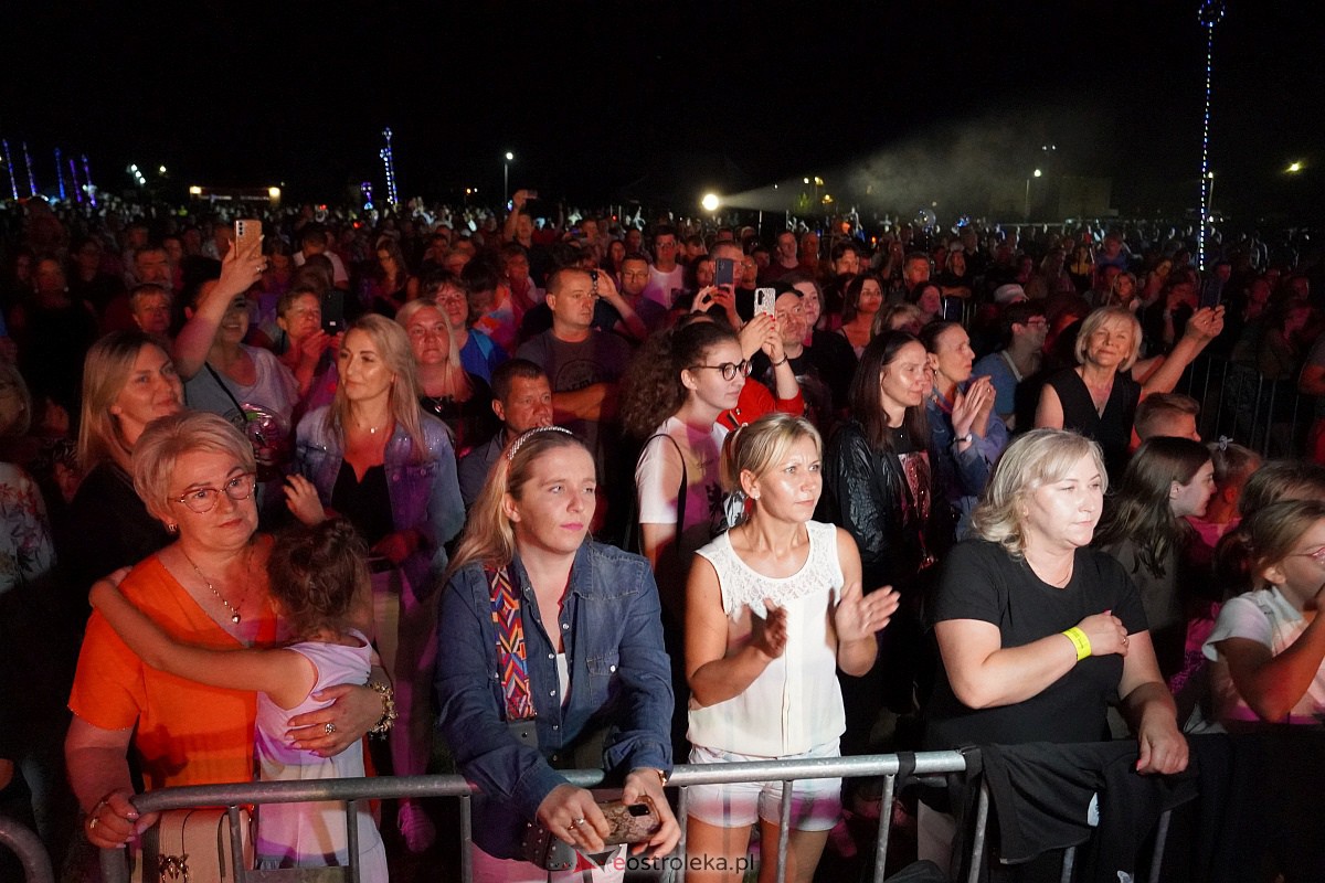 Dożynki gminne w Olszewie-Borkach - Łukasz Zagrobelny z zespołem [26.08.2023] - zdjęcie #42 - eOstroleka.pl