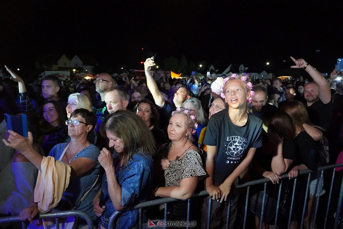 Spontan i Łobuzy na dożynkach w Olszewie-Borkach [26.08.2023] - zdjęcie #104 - eOstroleka.pl