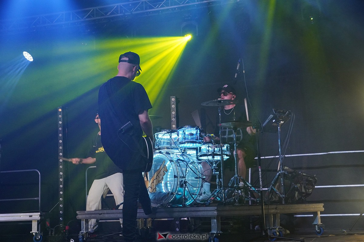 Spontan i Łobuzy na dożynkach w Olszewie-Borkach [26.08.2023] - zdjęcie #87 - eOstroleka.pl