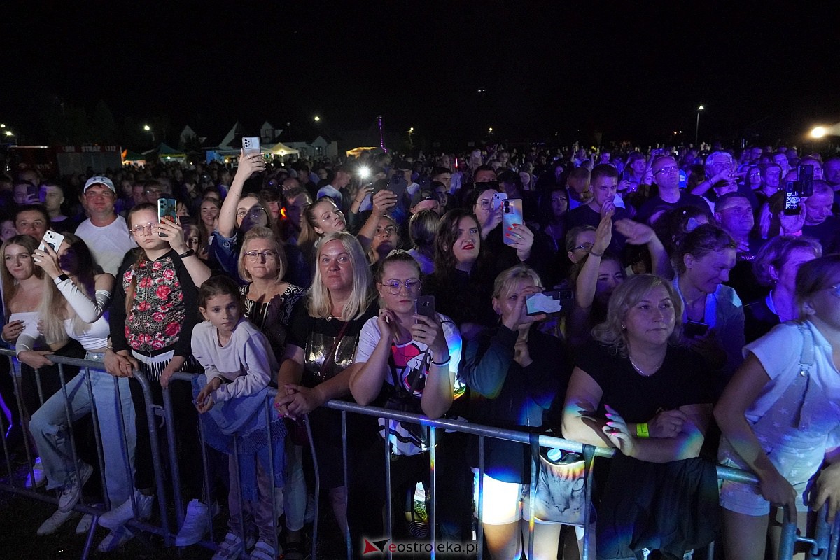 Spontan i Łobuzy na dożynkach w Olszewie-Borkach [26.08.2023] - zdjęcie #77 - eOstroleka.pl