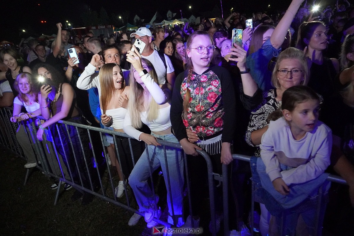 Spontan i Łobuzy na dożynkach w Olszewie-Borkach [26.08.2023] - zdjęcie #74 - eOstroleka.pl