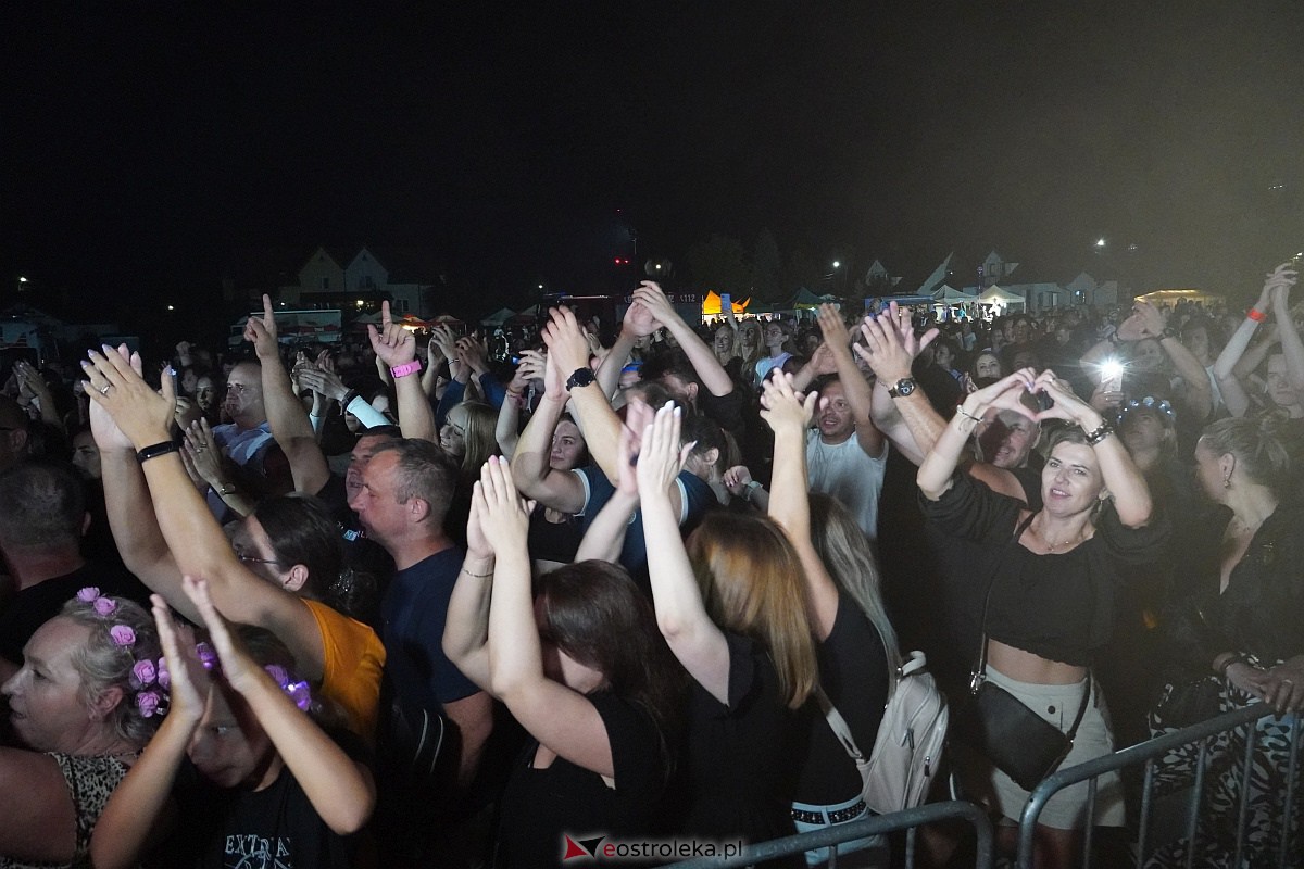 Spontan i Łobuzy na dożynkach w Olszewie-Borkach [26.08.2023] - zdjęcie #10 - eOstroleka.pl