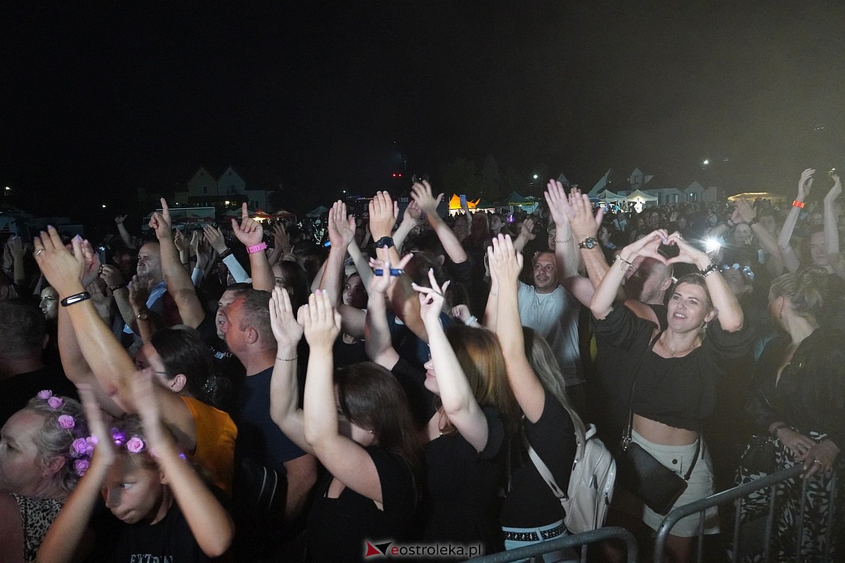 Spontan i Łobuzy na dożynkach w Olszewie-Borkach [26.08.2023] - zdjęcie #9 - eOstroleka.pl