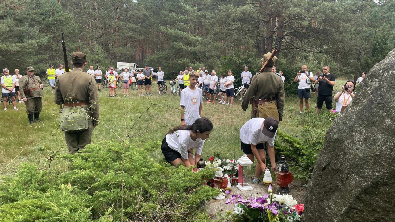 Rajd Rowerowy „Rowerem przez historię” [26.08.2023] - zdjęcie #40 - eOstroleka.pl