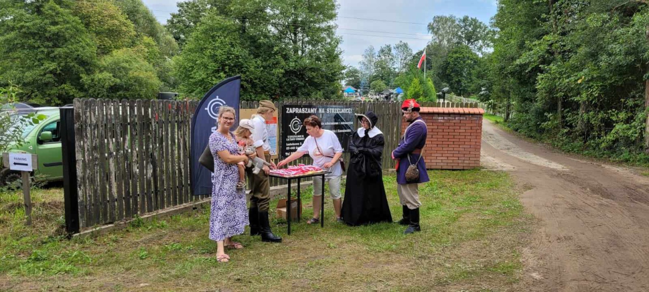 Rajd Rowerowy „Rowerem przez historię” [26.08.2023] - zdjęcie #37 - eOstroleka.pl