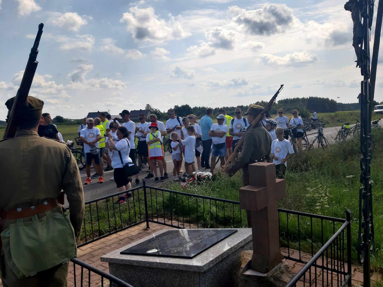 Rajd Rowerowy „Rowerem przez historię” [26.08.2023] - zdjęcie #15 - eOstroleka.pl