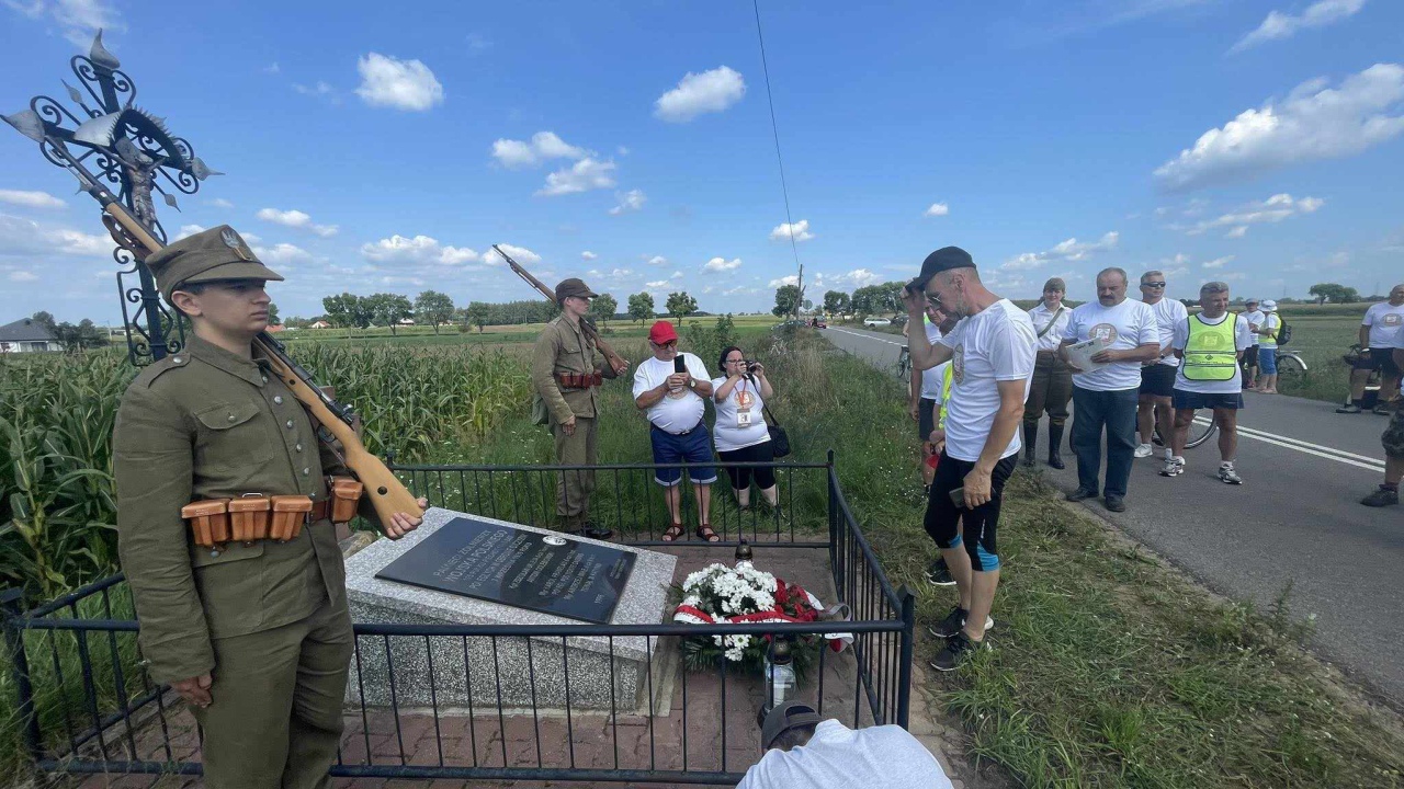 Rajd Rowerowy „Rowerem przez historię” [26.08.2023] - zdjęcie #12 - eOstroleka.pl