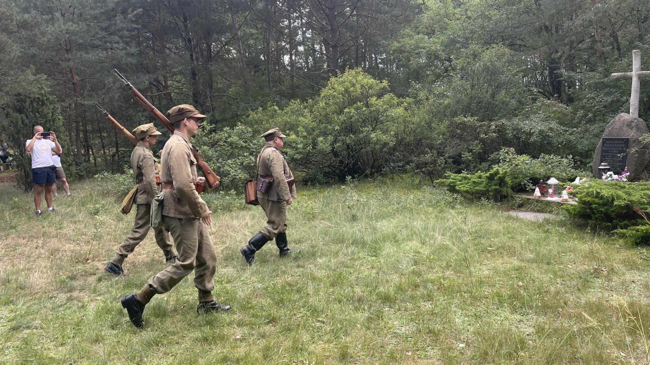 Rajd Rowerowy „Rowerem przez historię” [26.08.2023] - zdjęcie #11 - eOstroleka.pl