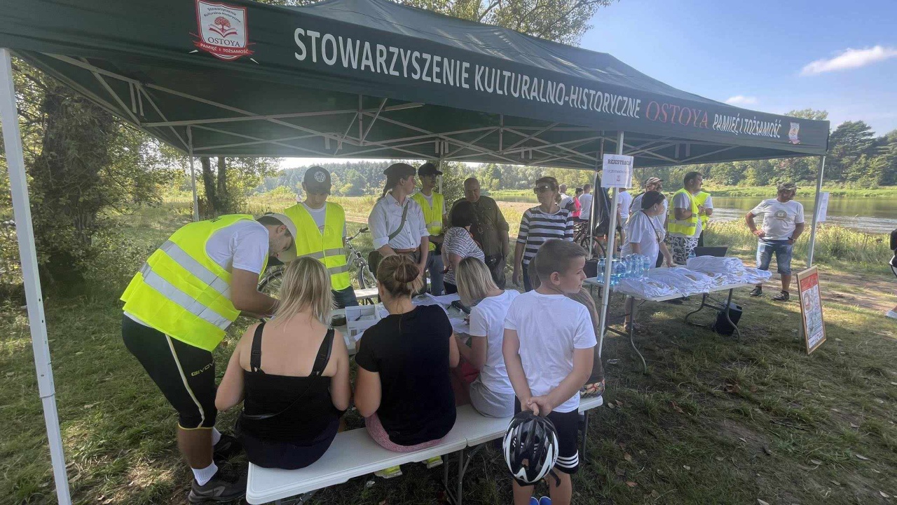 Rajd Rowerowy „Rowerem przez historię” [26.08.2023] - zdjęcie #9 - eOstroleka.pl