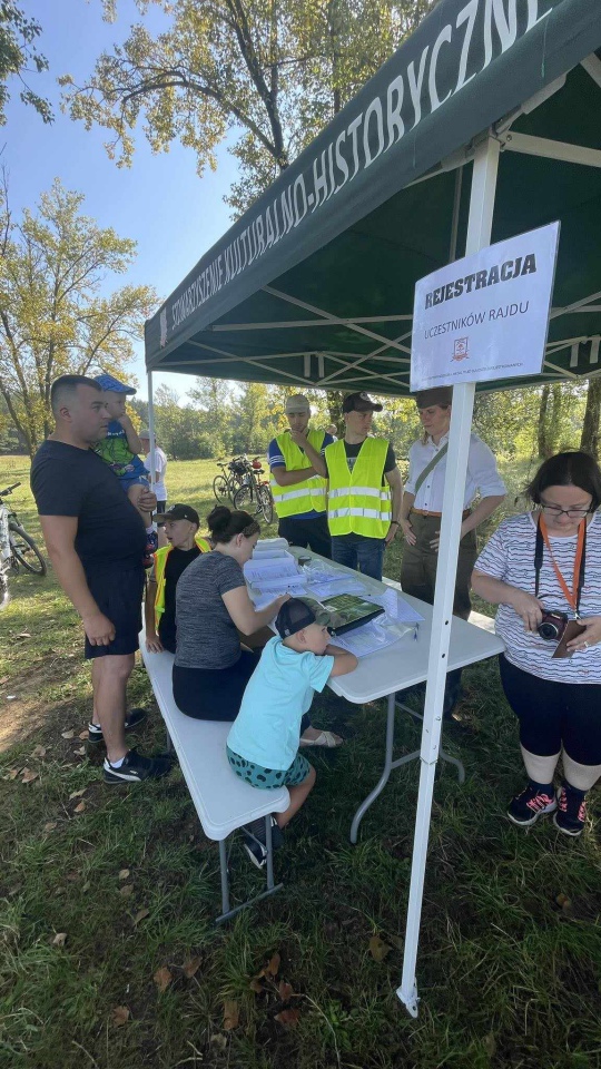 Rajd Rowerowy „Rowerem przez historię” [26.08.2023] - zdjęcie #7 - eOstroleka.pl
