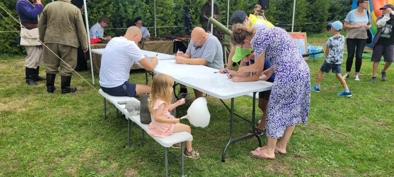 Rajd Rowerowy „Rowerem przez historię” [26.08.2023] - zdjęcie #1 - eOstroleka.pl