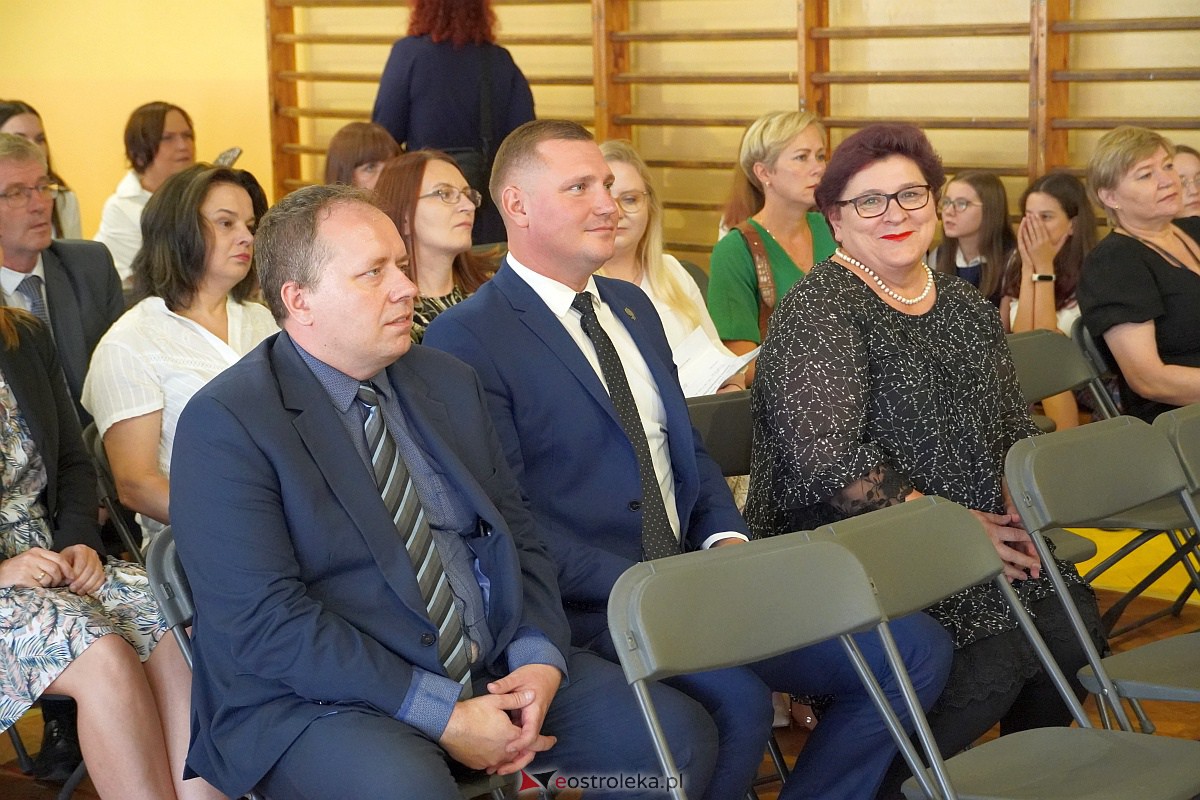Uroczystość wręczania aktów nadania stopnia awansu nauczycielom mianowanym w Ostrołęce [28.08.2023] - zdjęcie #114 - eOstroleka.pl