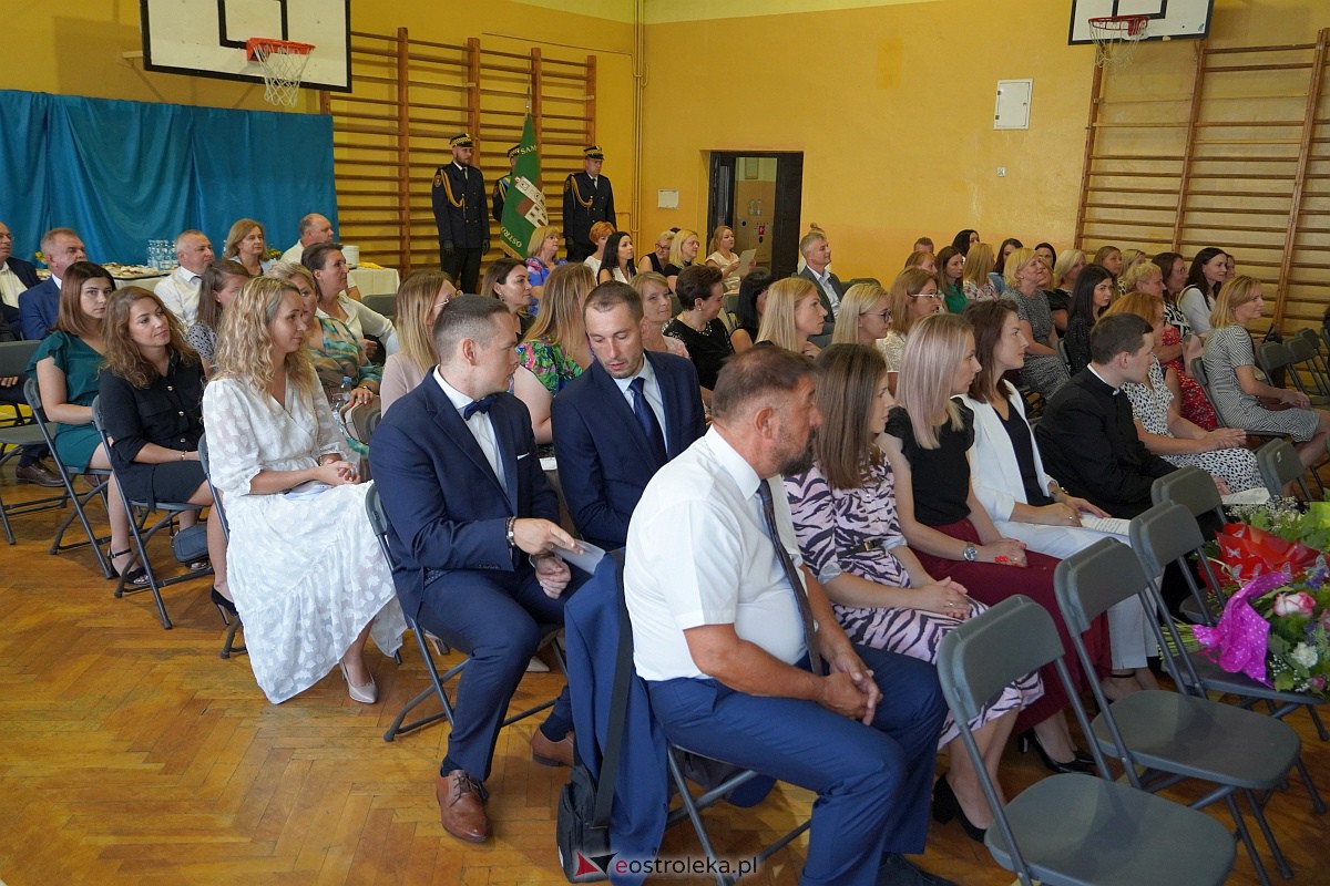 Uroczystość wręczania aktów nadania stopnia awansu nauczycielom mianowanym w Ostrołęce [28.08.2023] - zdjęcie #107 - eOstroleka.pl