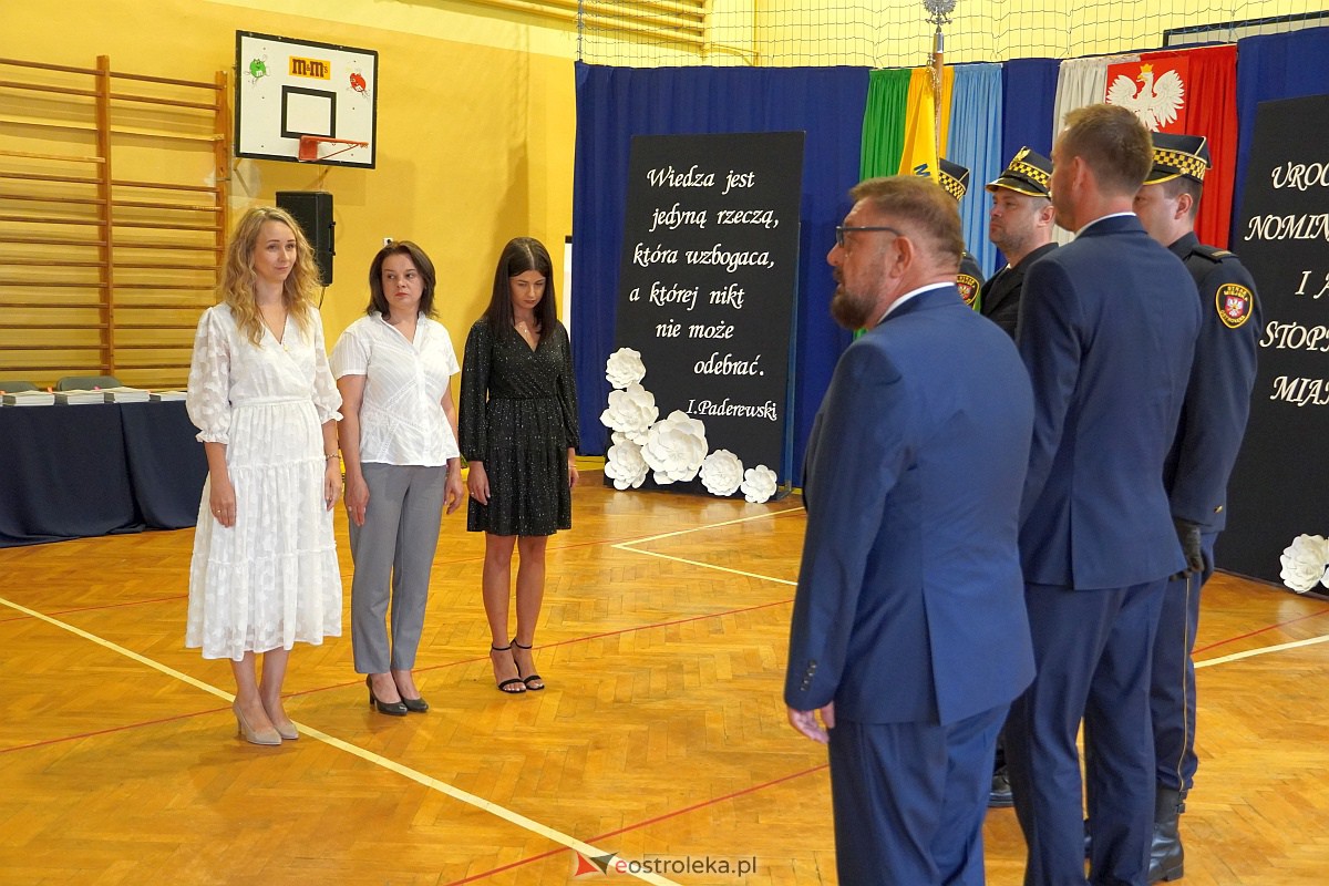 Uroczystość wręczania aktów nadania stopnia awansu nauczycielom mianowanym w Ostrołęce [28.08.2023] - zdjęcie #101 - eOstroleka.pl