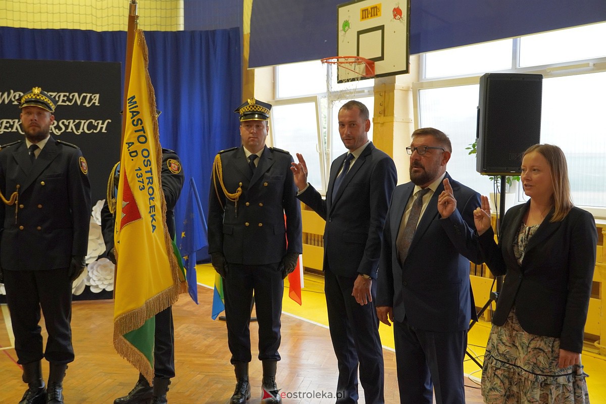 Uroczystość wręczania aktów nadania stopnia awansu nauczycielom mianowanym w Ostrołęce [28.08.2023] - zdjęcie #99 - eOstroleka.pl