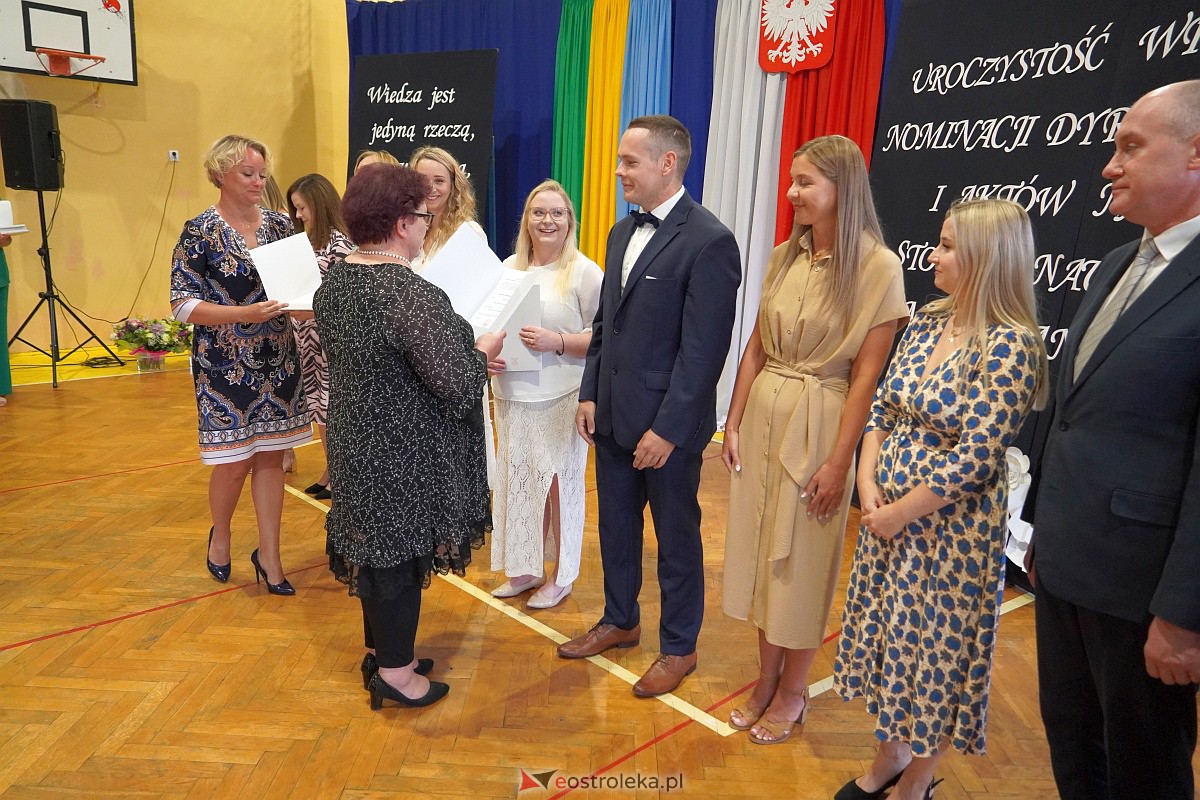Uroczystość wręczania aktów nadania stopnia awansu nauczycielom mianowanym w Ostrołęce [28.08.2023] - zdjęcie #91 - eOstroleka.pl