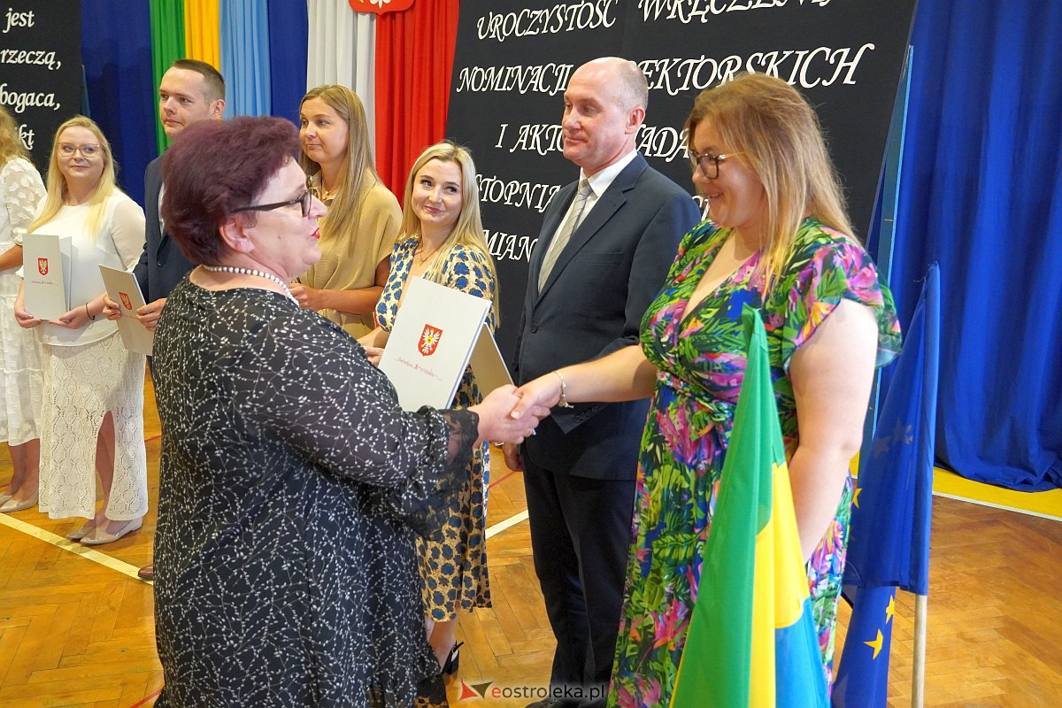 Uroczystość wręczania aktów nadania stopnia awansu nauczycielom mianowanym w Ostrołęce [28.08.2023] - zdjęcie #86 - eOstroleka.pl