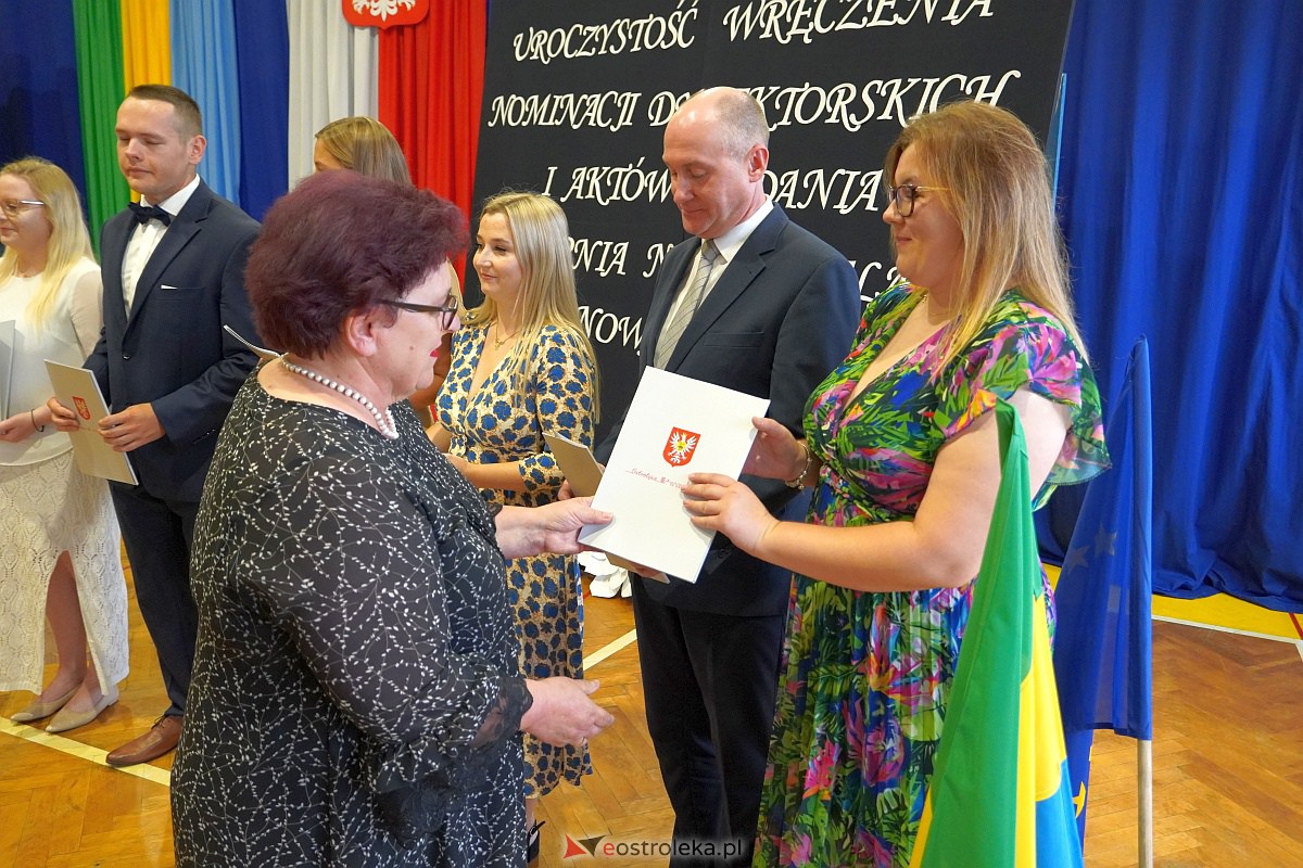 Uroczystość wręczania aktów nadania stopnia awansu nauczycielom mianowanym w Ostrołęce [28.08.2023] - zdjęcie #85 - eOstroleka.pl