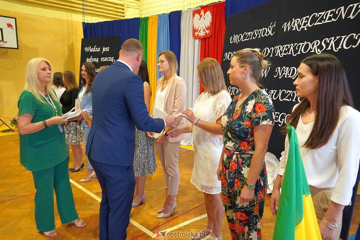 Uroczystość wręczania aktów nadania stopnia awansu nauczycielom mianowanym w Ostrołęce [28.08.2023] - zdjęcie #74 - eOstroleka.pl