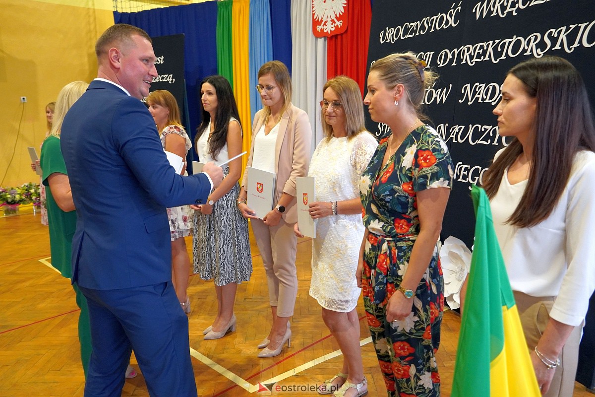 Uroczystość wręczania aktów nadania stopnia awansu nauczycielom mianowanym w Ostrołęce [28.08.2023] - zdjęcie #73 - eOstroleka.pl
