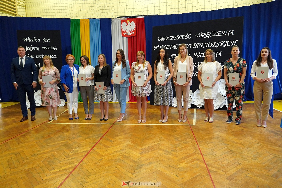 Uroczystość wręczania aktów nadania stopnia awansu nauczycielom mianowanym w Ostrołęce [28.08.2023] - zdjęcie #71 - eOstroleka.pl
