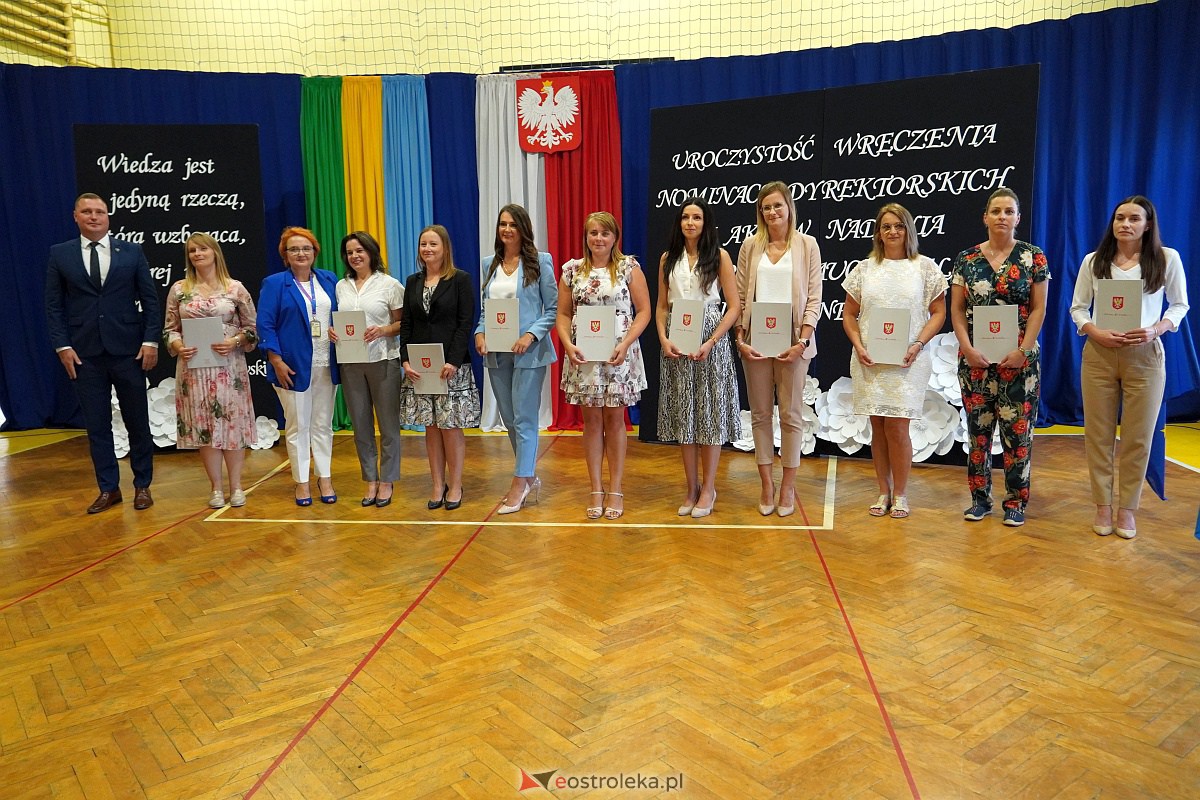 Uroczystość wręczania aktów nadania stopnia awansu nauczycielom mianowanym w Ostrołęce [28.08.2023] - zdjęcie #70 - eOstroleka.pl