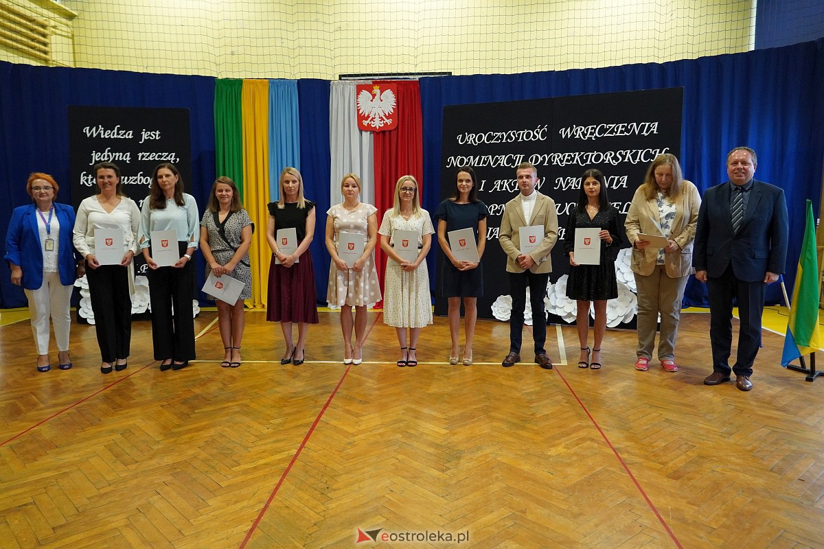 Uroczystość wręczania aktów nadania stopnia awansu nauczycielom mianowanym w Ostrołęce [28.08.2023] - zdjęcie #58 - eOstroleka.pl
