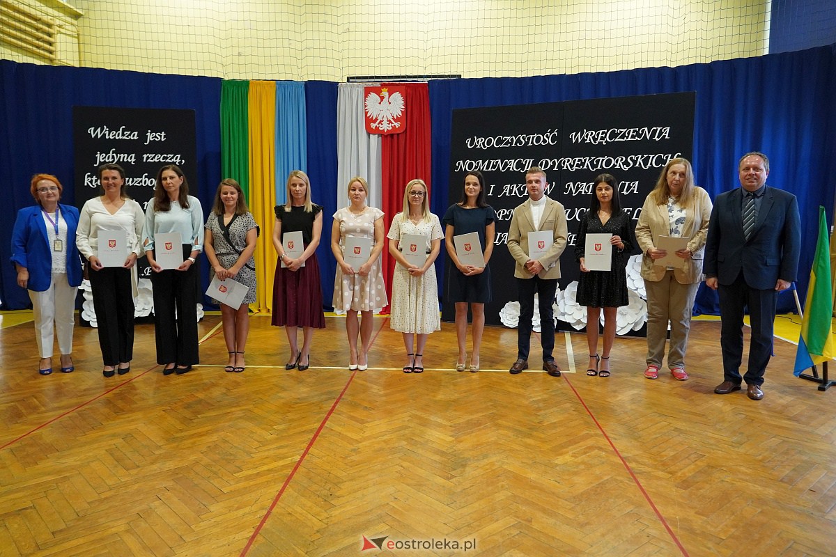 Uroczystość wręczania aktów nadania stopnia awansu nauczycielom mianowanym w Ostrołęce [28.08.2023] - zdjęcie #57 - eOstroleka.pl