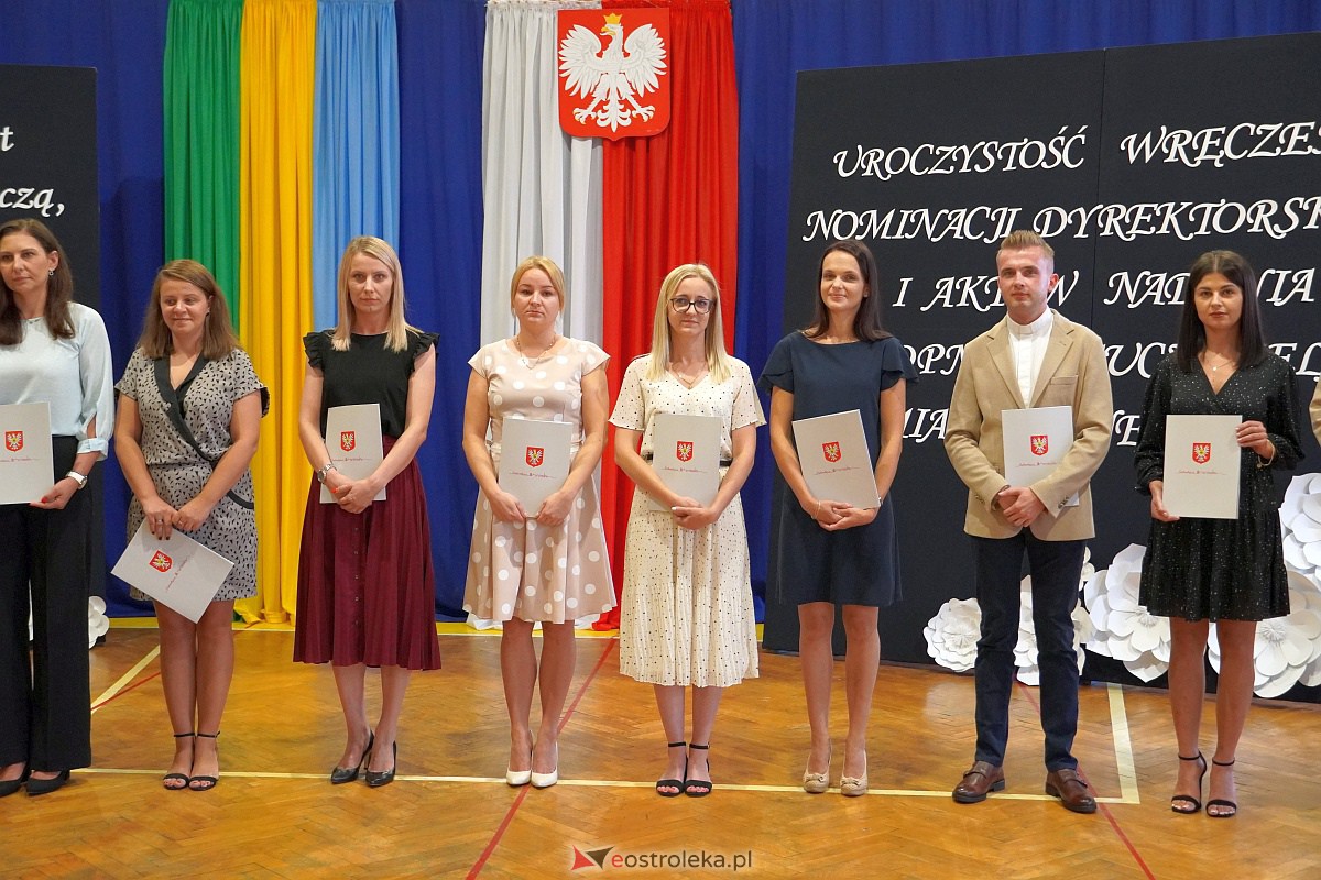 Uroczystość wręczania aktów nadania stopnia awansu nauczycielom mianowanym w Ostrołęce [28.08.2023] - zdjęcie #56 - eOstroleka.pl