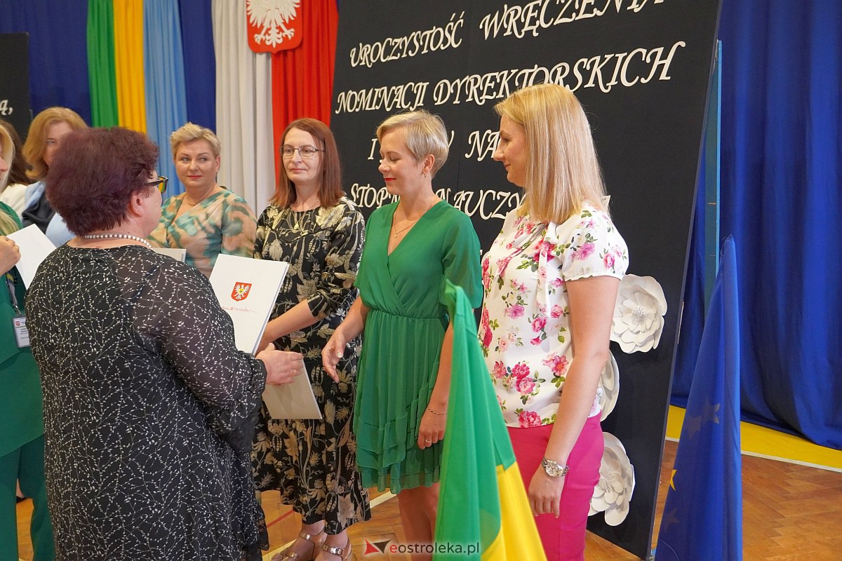 Uroczystość wręczania aktów nadania stopnia awansu nauczycielom mianowanym w Ostrołęce [28.08.2023] - zdjęcie #41 - eOstroleka.pl