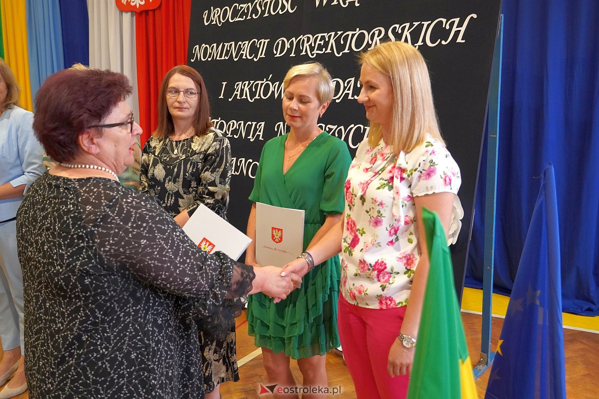 Uroczystość wręczania aktów nadania stopnia awansu nauczycielom mianowanym w Ostrołęce [28.08.2023] - zdjęcie #40 - eOstroleka.pl