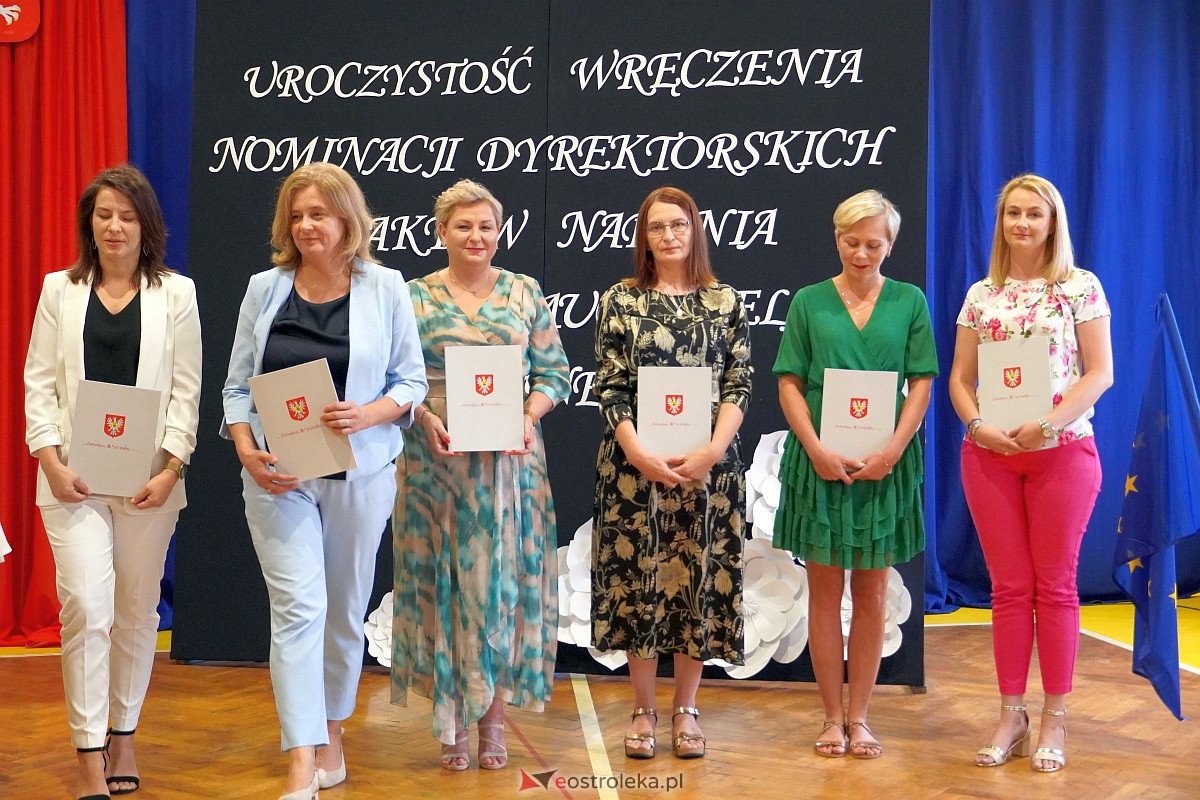 Uroczystość wręczania aktów nadania stopnia awansu nauczycielom mianowanym w Ostrołęce [28.08.2023] - zdjęcie #35 - eOstroleka.pl