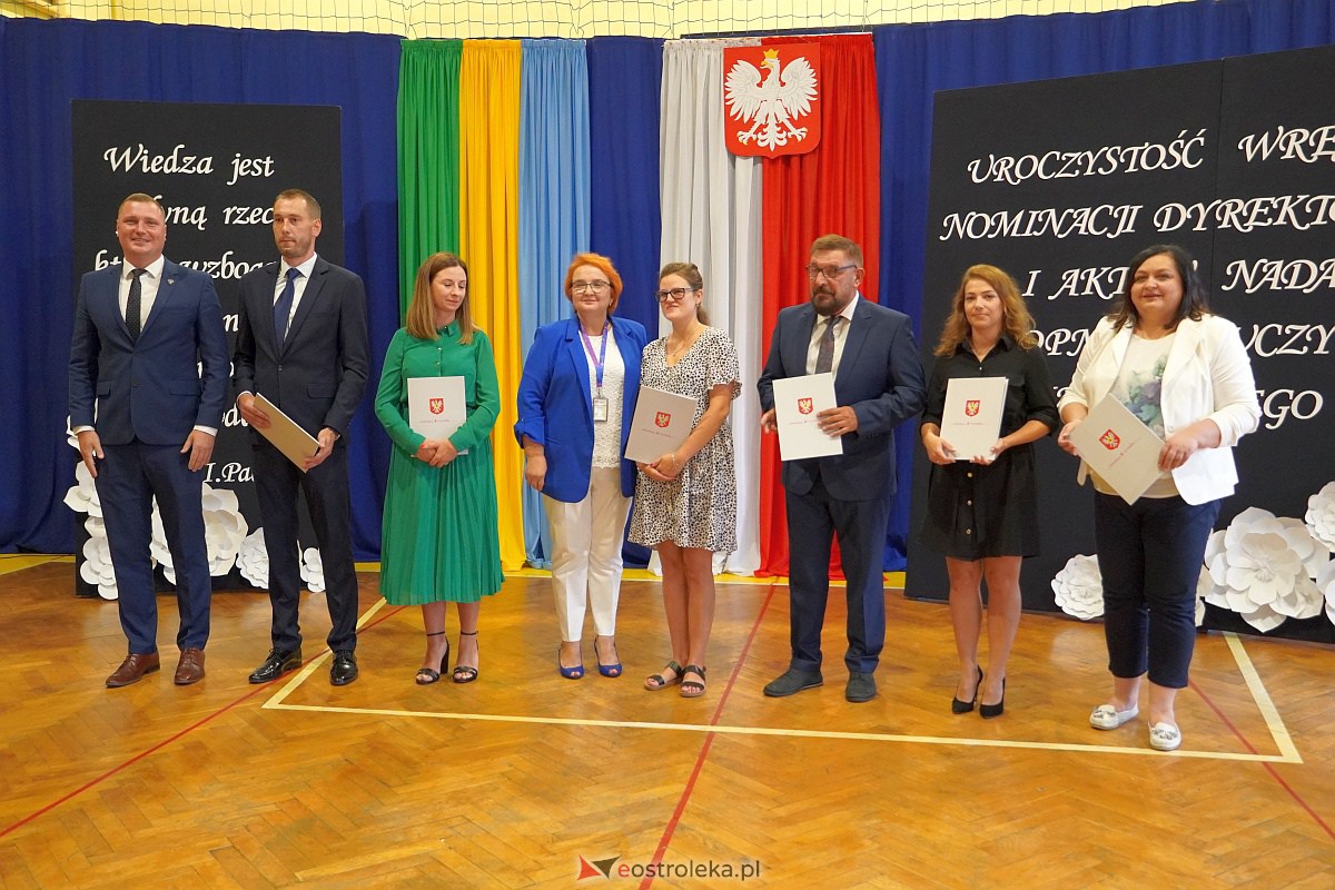Uroczystość wręczania aktów nadania stopnia awansu nauczycielom mianowanym w Ostrołęce [28.08.2023] - zdjęcie #26 - eOstroleka.pl