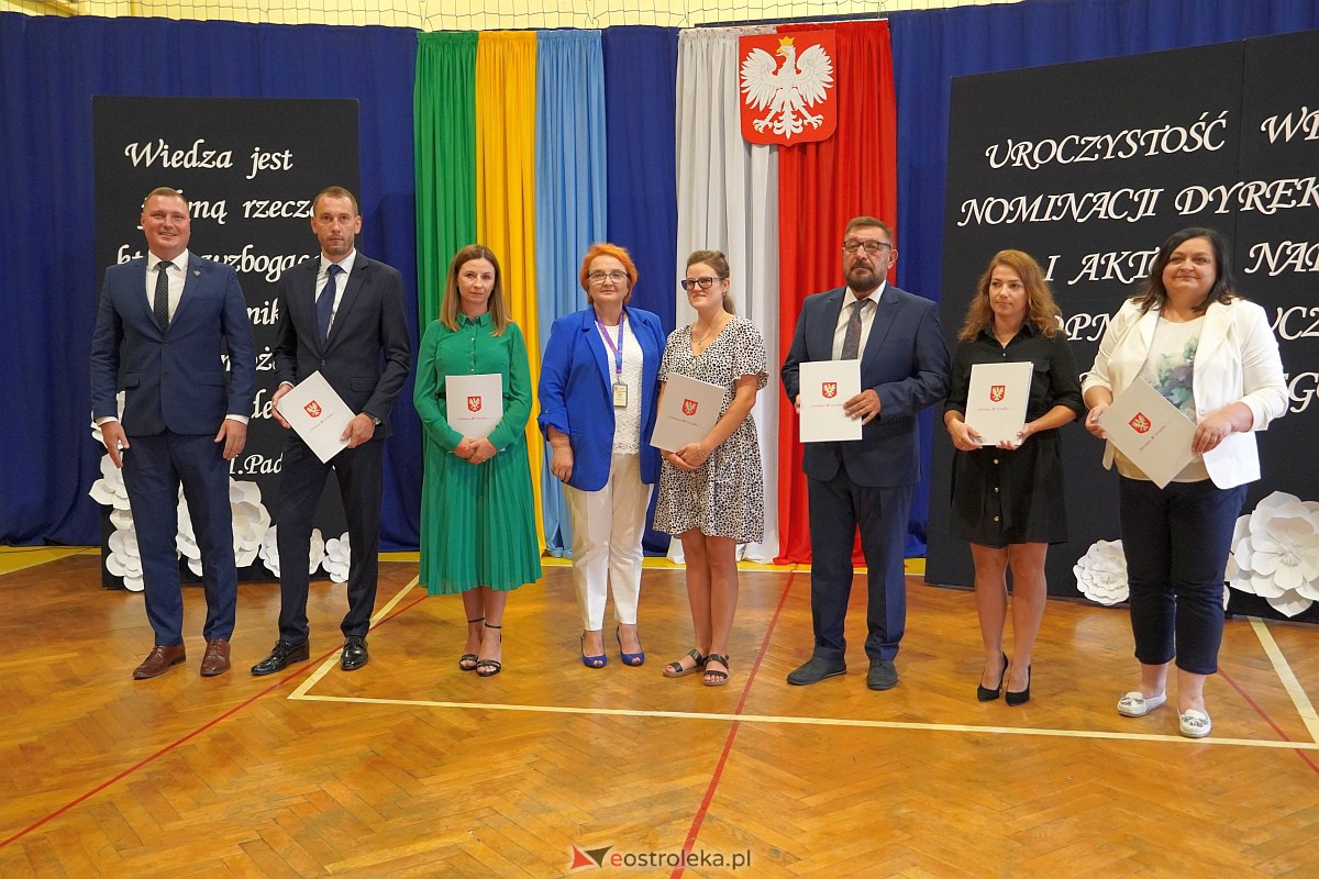 Uroczystość wręczania aktów nadania stopnia awansu nauczycielom mianowanym w Ostrołęce [28.08.2023] - zdjęcie #24 - eOstroleka.pl