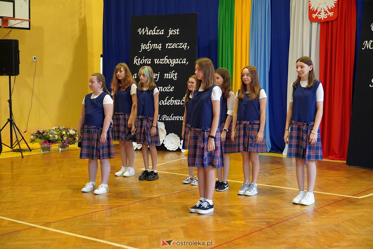 Uroczystość wręczania aktów nadania stopnia awansu nauczycielom mianowanym w Ostrołęce [28.08.2023] - zdjęcie #15 - eOstroleka.pl