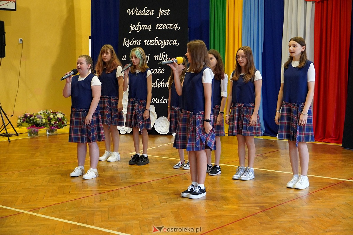 Uroczystość wręczania aktów nadania stopnia awansu nauczycielom mianowanym w Ostrołęce [28.08.2023] - zdjęcie #14 - eOstroleka.pl