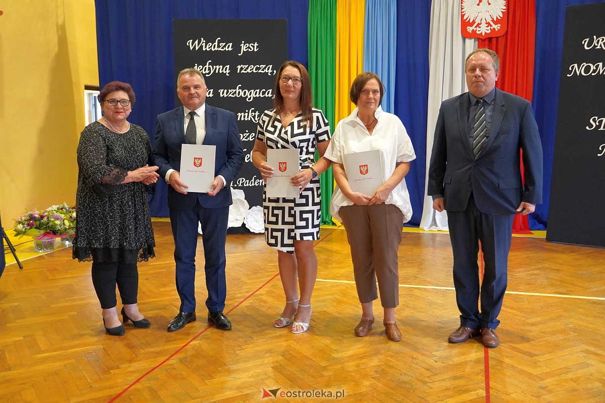 Uroczystość wręczania aktów nadania stopnia awansu nauczycielom mianowanym w Ostrołęce [28.08.2023] - zdjęcie #3 - eOstroleka.pl