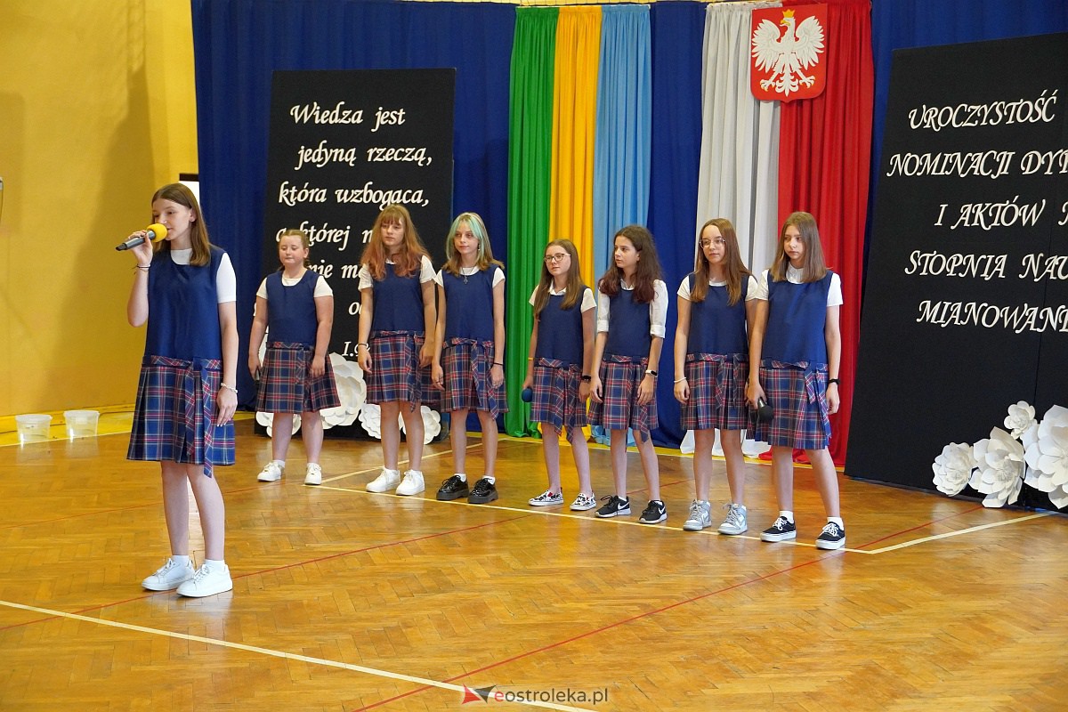 Uroczystość wręczania aktów nadania stopnia awansu nauczycielom mianowanym w Ostrołęce [28.08.2023] - zdjęcie #1 - eOstroleka.pl