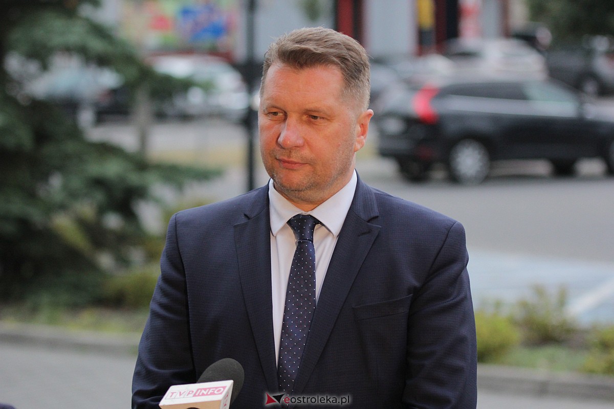 Minister Edukacji i Nauki Przemysław Czarnek w Ostrołęce [28.08.2023] - zdjęcie #32 - eOstroleka.pl