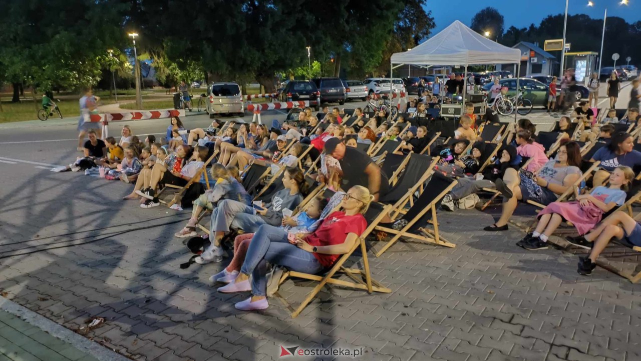 Kino letnie w Ostrołęce. Seans na osiedlu Stacja [29.08.2023] - zdjęcie #83 - eOstroleka.pl