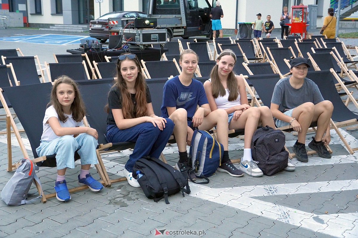 Kino letnie w Ostrołęce. Seans na osiedlu Stacja [29.08.2023] - zdjęcie #76 - eOstroleka.pl