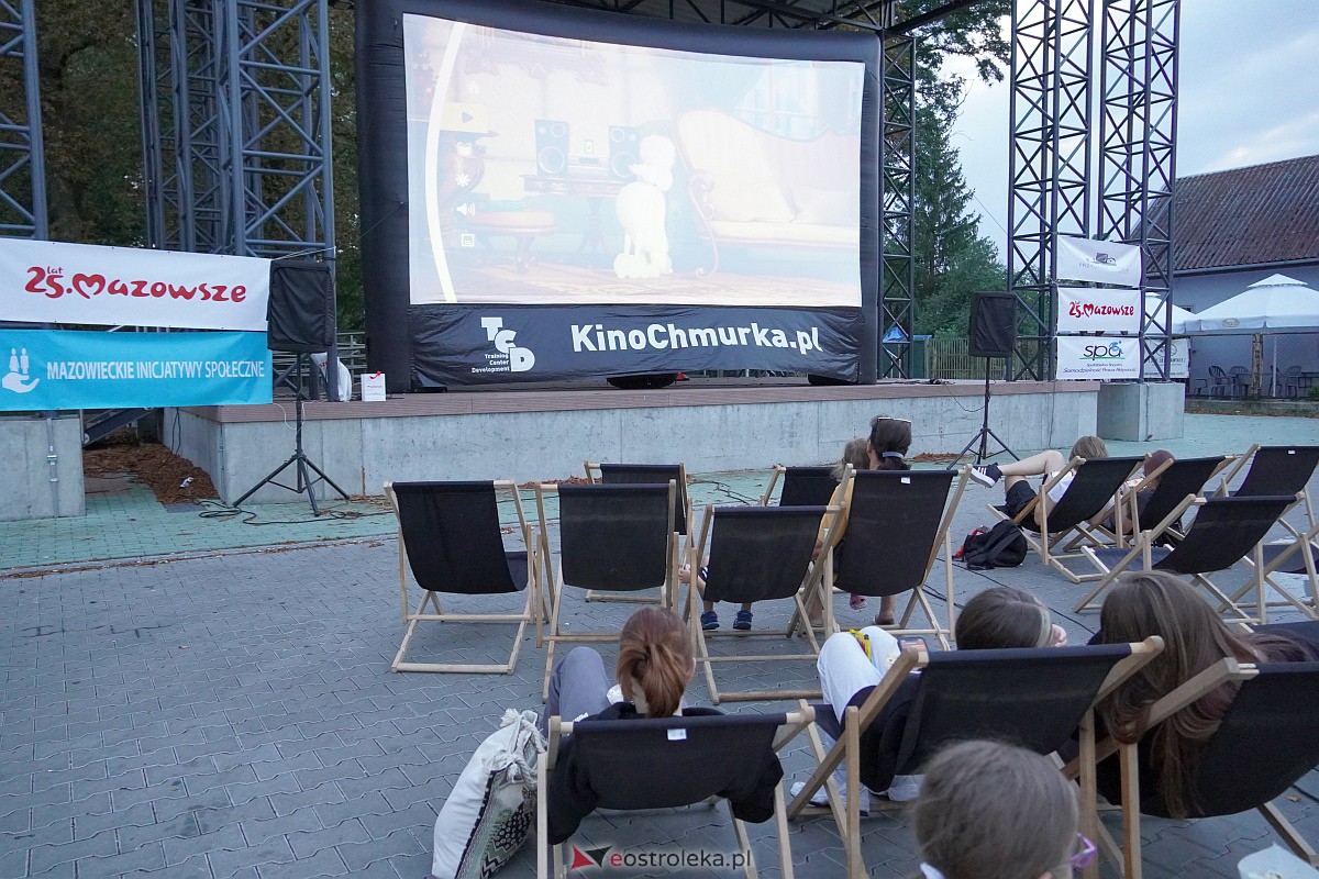 Kino letnie w Ostrołęce. Seans na osiedlu Stacja [29.08.2023] - zdjęcie #71 - eOstroleka.pl